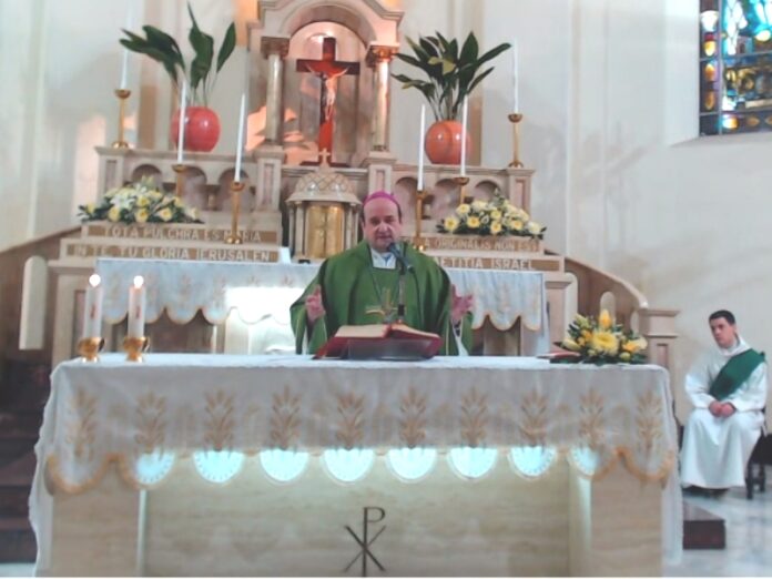 Obispo Eguía Eucaristía presencial