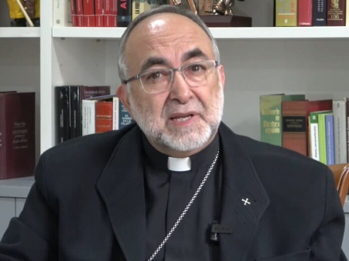 Arzobispo de Oviedo Se nos quiere imponer