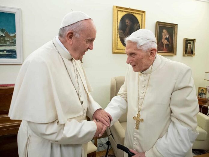 Francisco Benedicto XVI es la santidad hecha persona