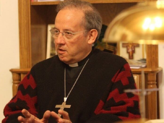 Sacerdote queda suspendido agredir físicamente al obispo Taussig