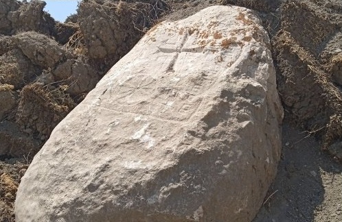 Destruyen cementerio armenio con excavadoras
