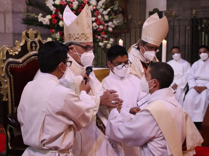 Arzobispo de Quito exhorta a sacerdotes