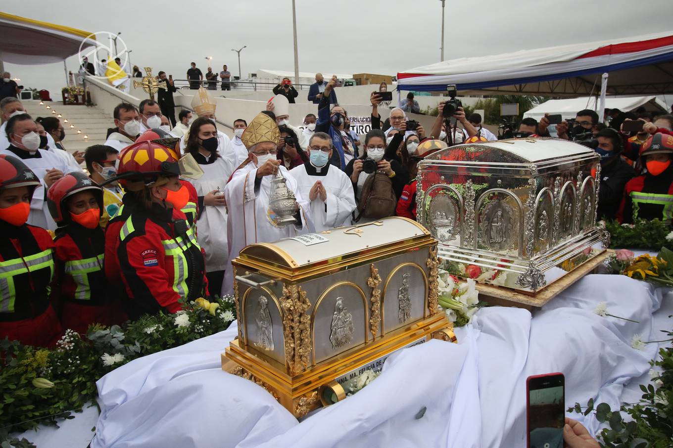 Católicos de Paraguay reciben las reliquias