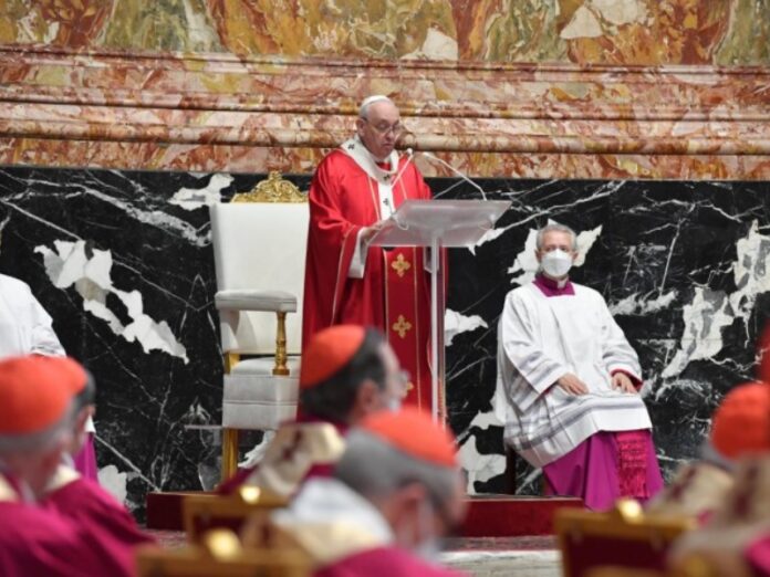 Francisco pide rezar por cardenales