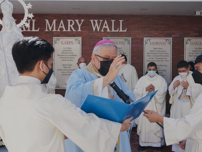Iglesia en Filipinas inaugura Muro
