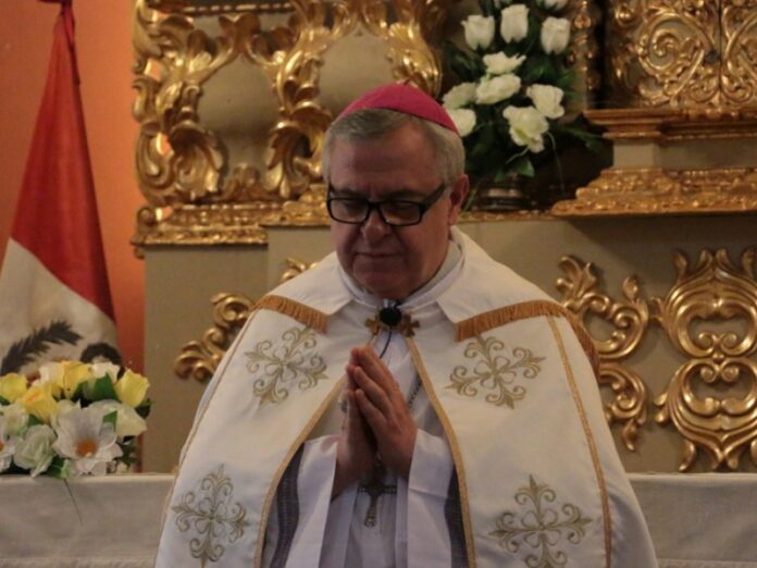 Arzobispo de Perú alienta a bautizar
