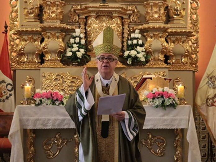 Arzobispo de Perú exhorta a padres