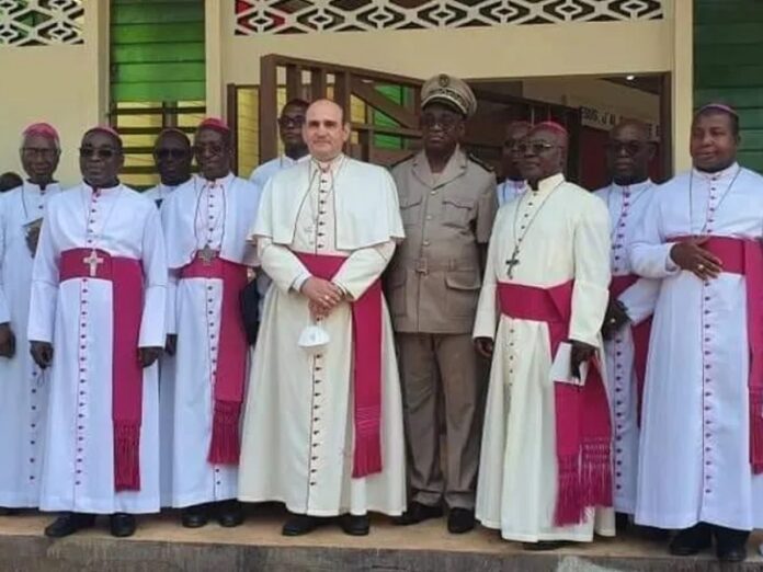 Obispos de Costa de Marfil abordan
