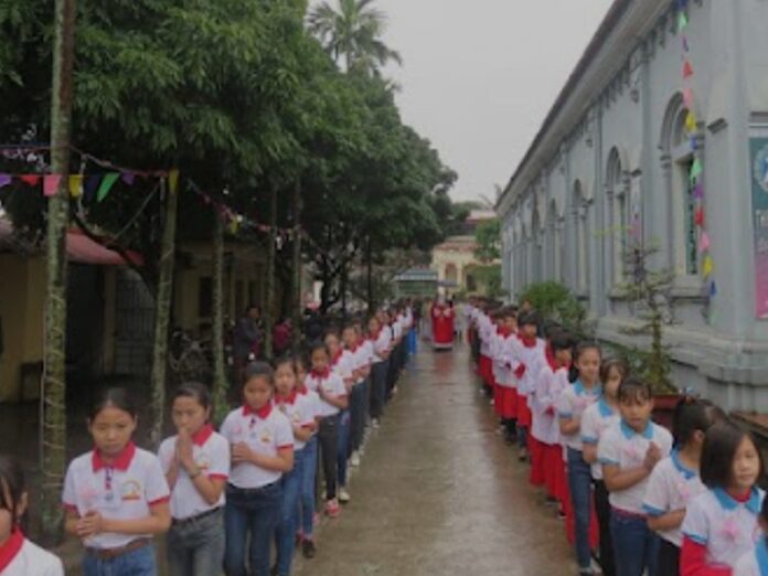 Iglesia en Vietnam asiste a estudiantes