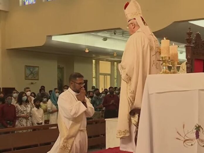 Católicos de Omán celebran primera