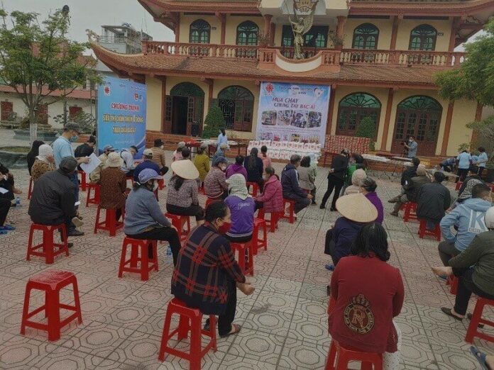 Iglesia en Vietnam abre minimercado