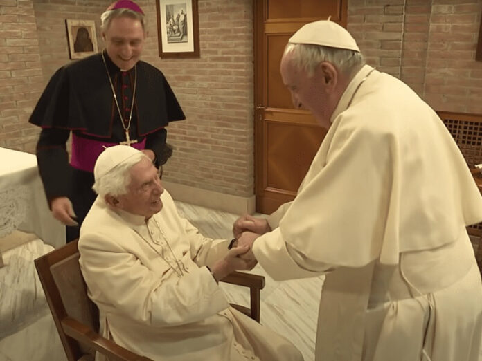 Francisco visita a Benedicto XVI