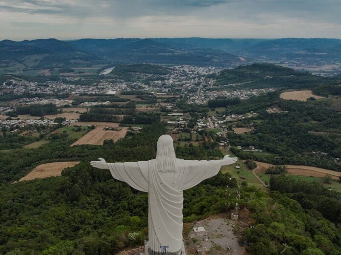 Finalizan en Brasil estatua de Cristo