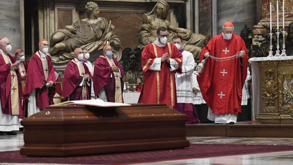 Celebran Misa exequial por cardenal Sodano