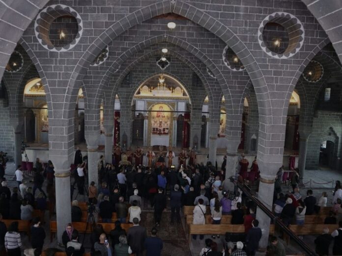 Reabren mayor iglesia armenia de Oriente Próximo