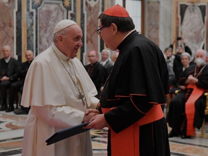 Santa Sede va a supervisar asociaciones