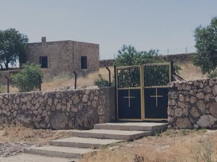 Profanan cementerio cristiano en Turquía