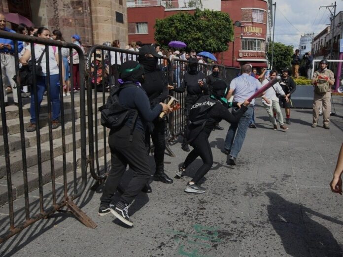 Atacan en basílica de México mientras