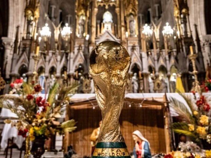La Copa del Mundo, a los pies de Nuestra Señora de