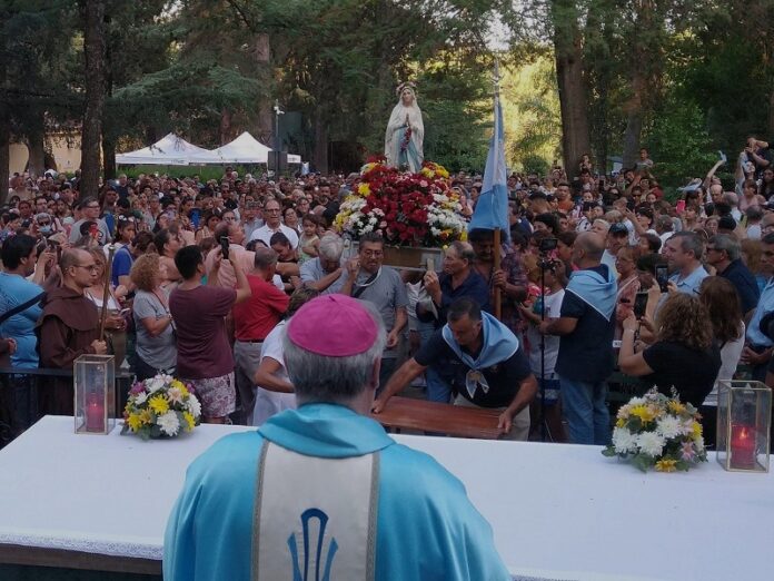 30.000 peregrinos celebran a Virgen