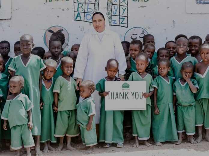 Religiosas misioneras en Kenia asisten
