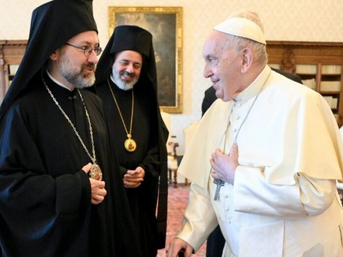 Francisco hace «precisión oportuna» a ortodoxos