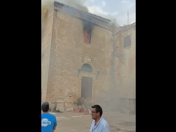 Se queman restos de san Benito «el Moro»