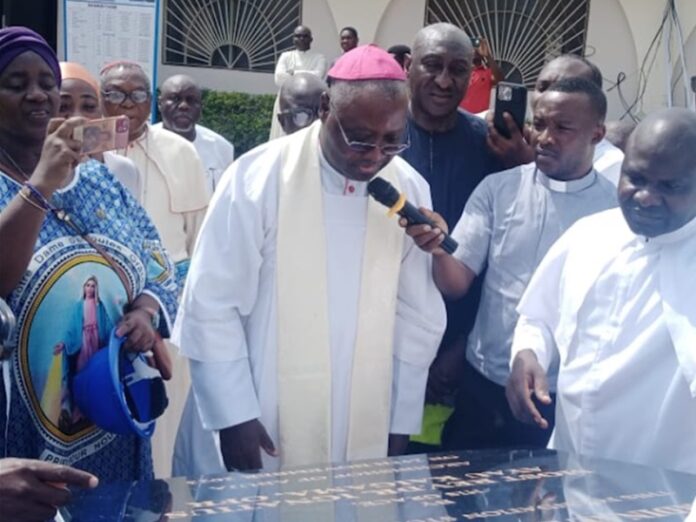 Iglesia en Nigeria construye instituto