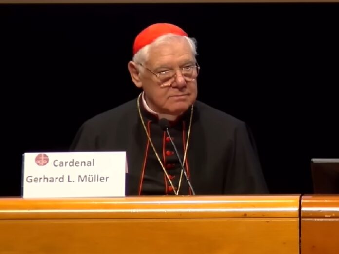 Cardenal Müller: «Bendiciones a parejas