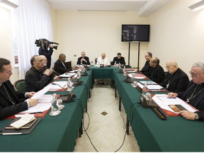 Francisco preside reunión con Consejo de Cardenales